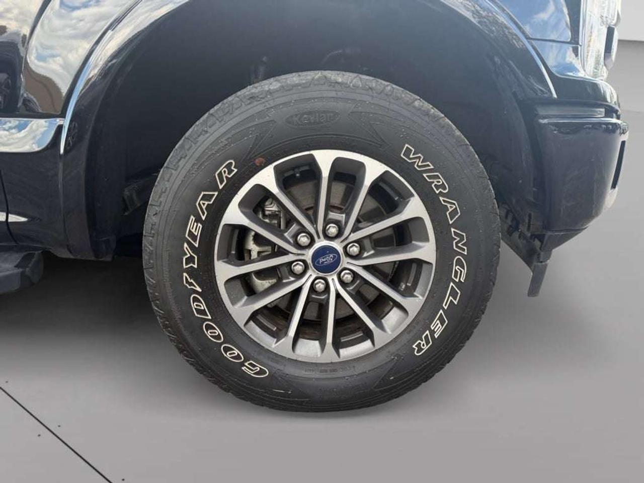 2020 Ford F-150 LARIAT 4WD   SPORT PACKAGE Photo