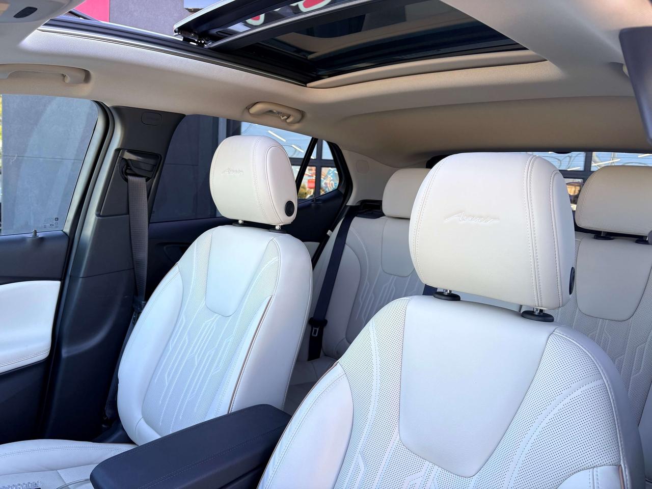 2025 Buick Encore Avenir   AWD   Leather   Panoroof   WOW KMS Photo3