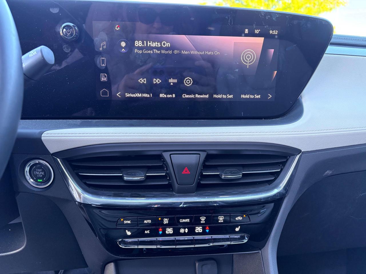 2025 Buick Encore Avenir   AWD   Leather   Panoroof   WOW KMS Photo5