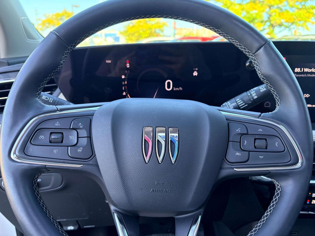 2025 Buick Encore Avenir   AWD   Leather   Panoroof   WOW KMS Photo