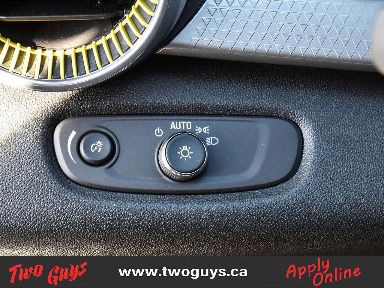 2025 Chevrolet Trax LT Sunroof Remote Start Back Up Camera Photo