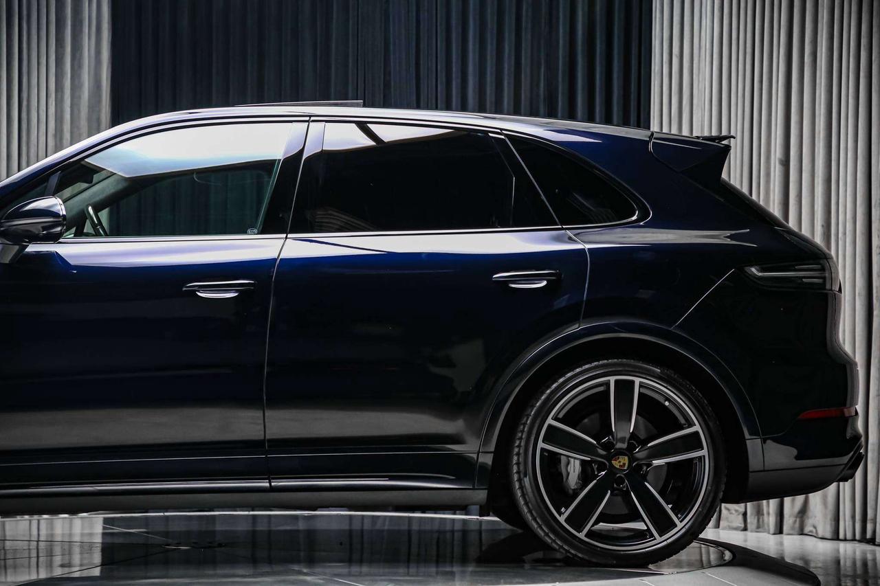2019 Porsche Cayenne TURBO  HIGHLYOPTIONED NOACCIDENTS SERVICERECORDS Photo