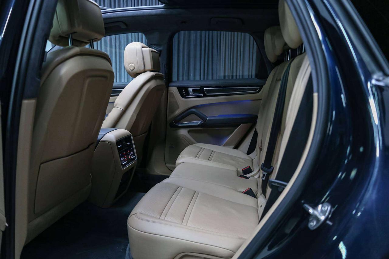 2019 Porsche Cayenne TURBO  HIGHLYOPTIONED NOACCIDENTS SERVICERECORDS Photo