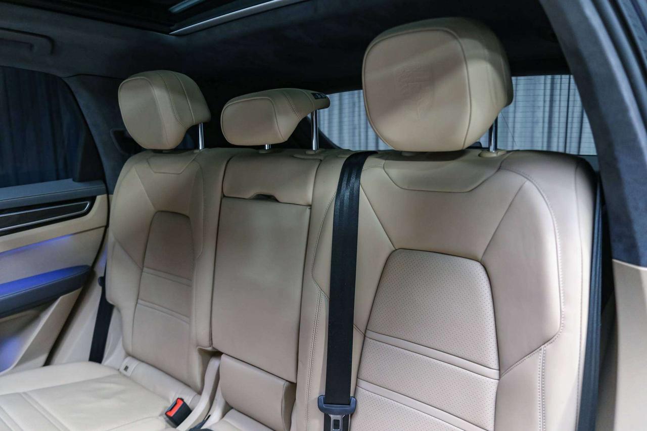 2019 Porsche Cayenne TURBO  HIGHLYOPTIONED NOACCIDENTS SERVICERECORDS Photo