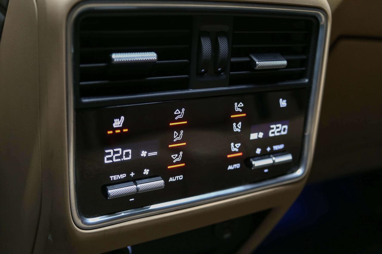 2019 Porsche Cayenne TURBO  HIGHLYOPTIONED NOACCIDENTS SERVICERECORDS Photo