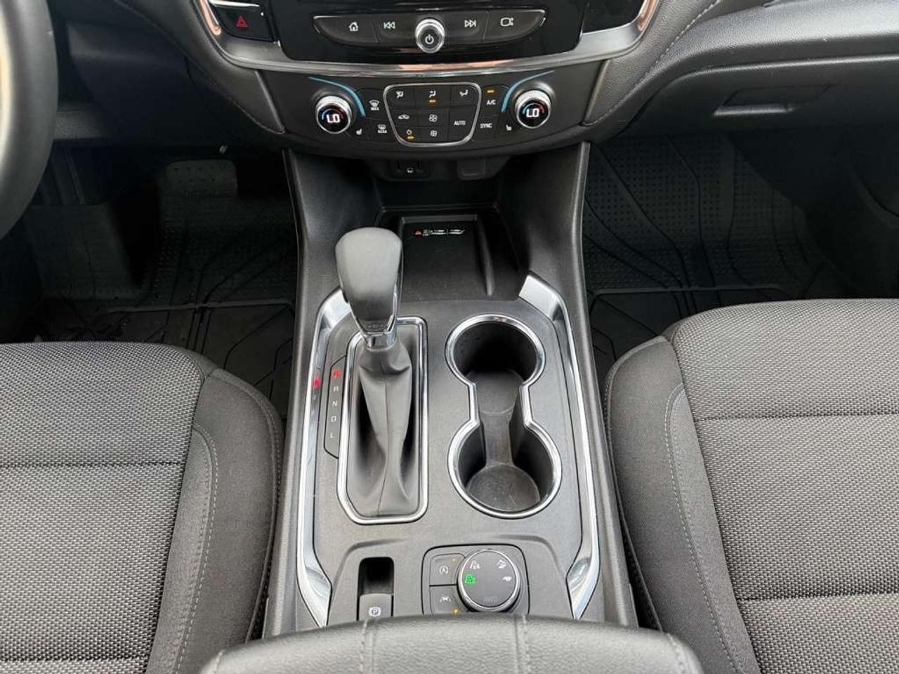 2023 Chevrolet Traverse LT Cloth AWD Photo