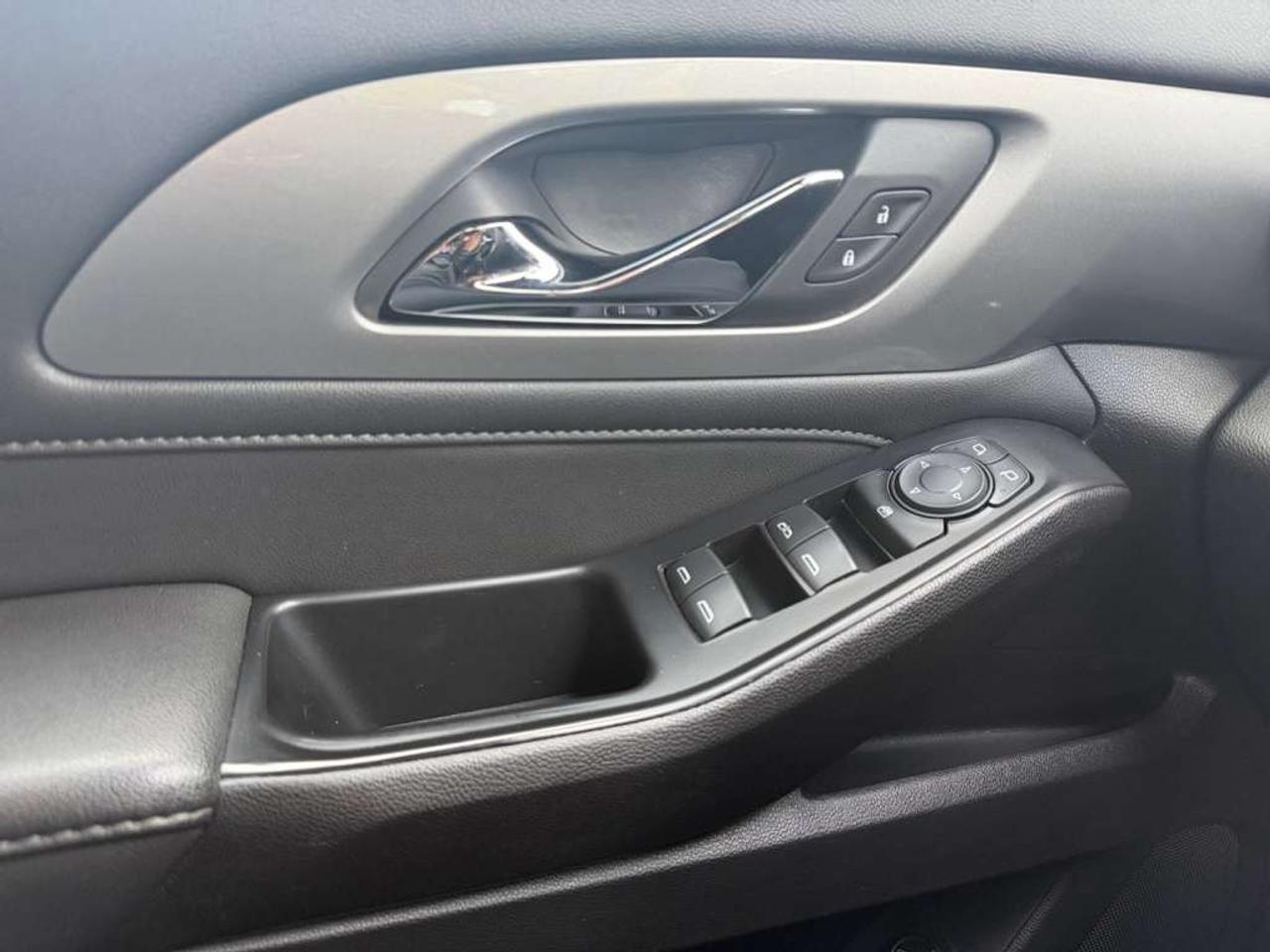 2023 Chevrolet Traverse LT Cloth AWD Photo