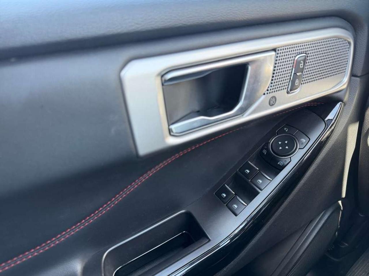 2023 Ford Explorer ST-Line 4WD Photo