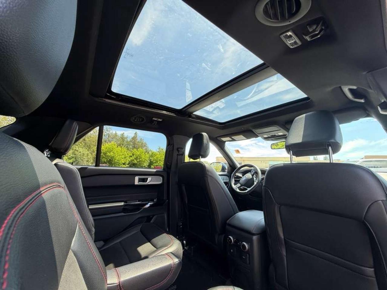 2023 Ford Explorer ST-Line 4WD Photo