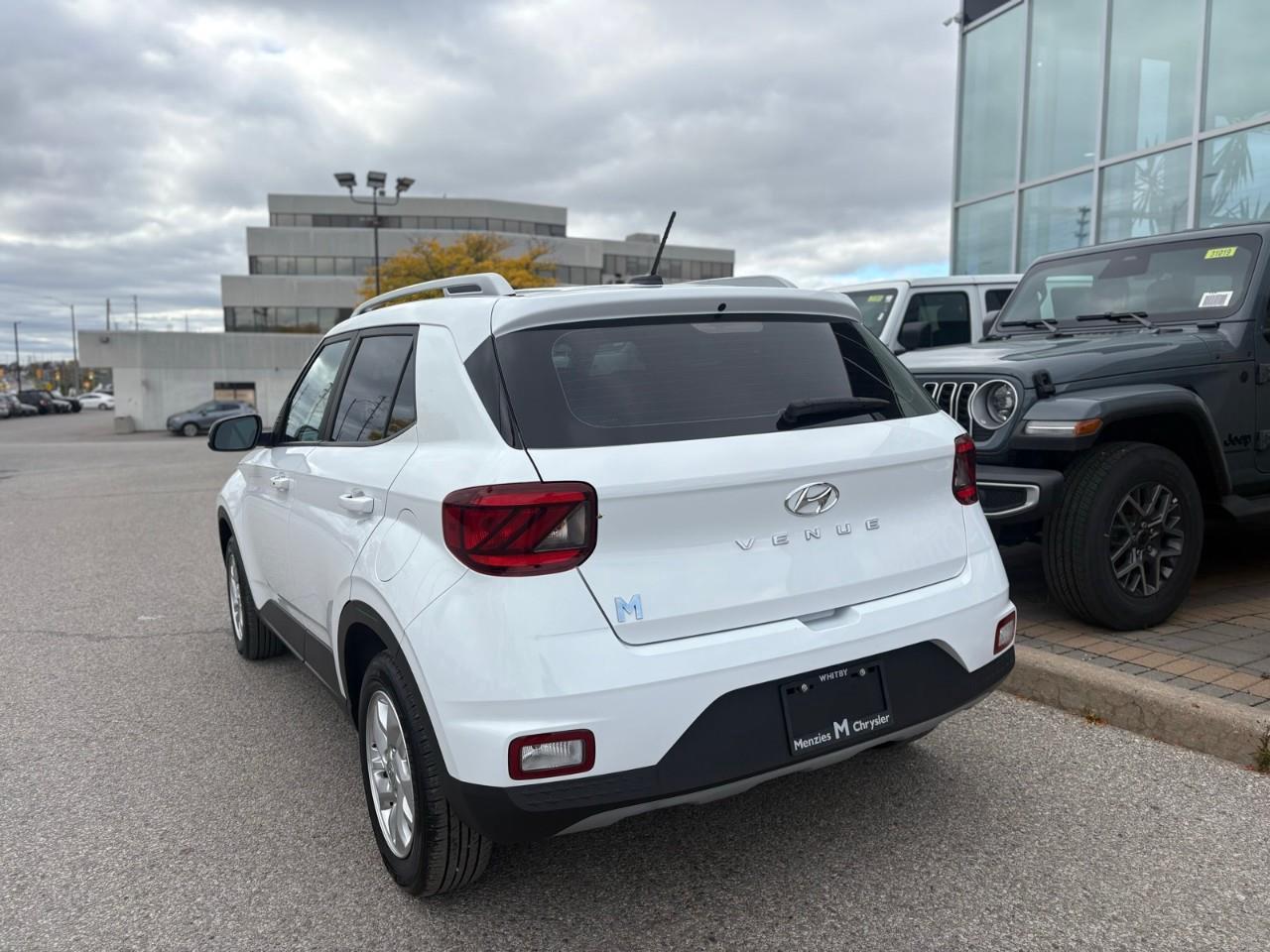 2023 Hyundai Venue Preferred 4dr Front-Wheel Drive Photo2