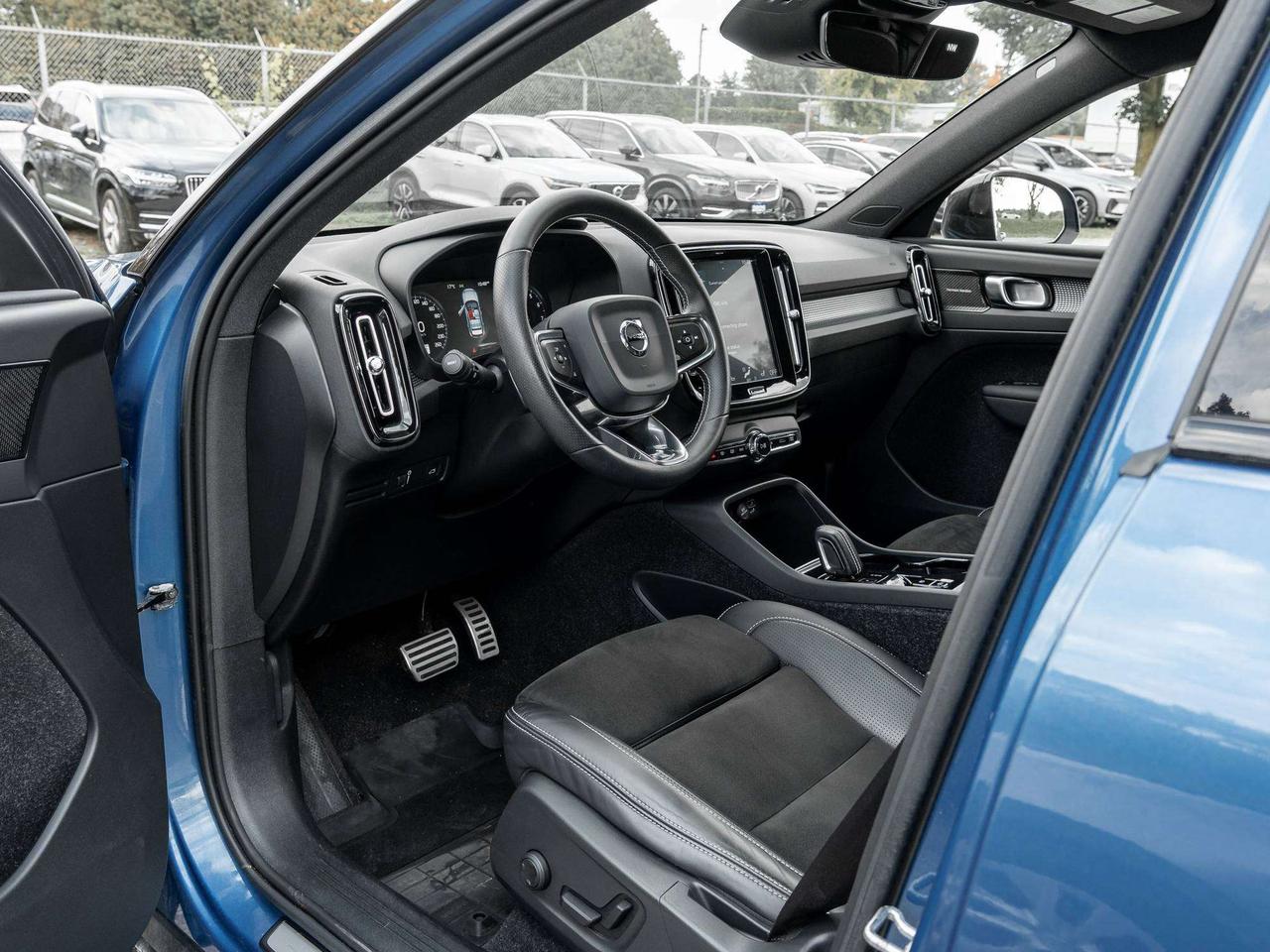 2019 Volvo XC40 R-DESIGN^New Brakes^Navi^Harman Kardon^PilotAssist Photo