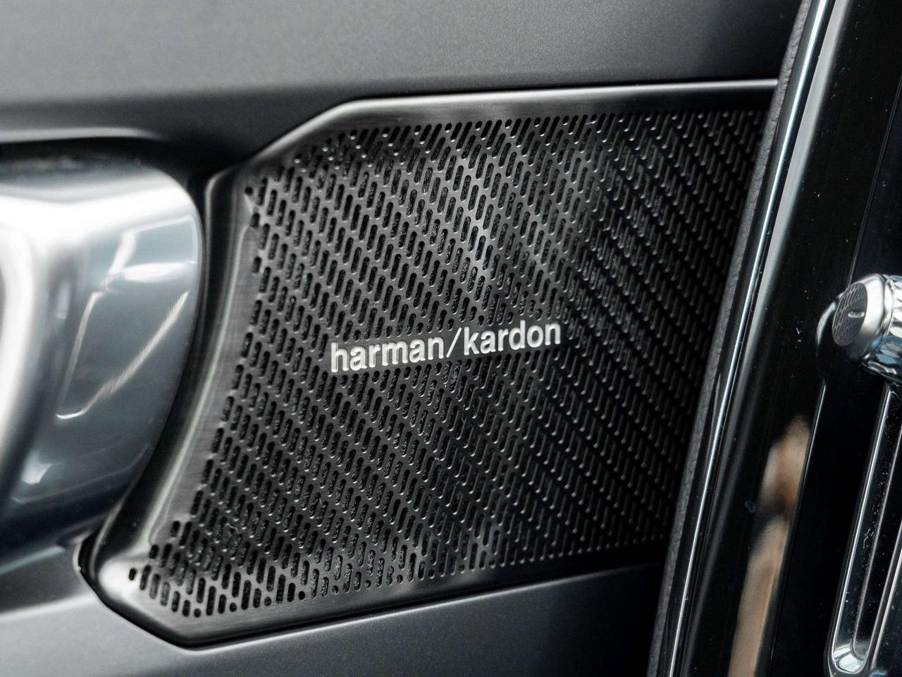 2019 Volvo XC40 R-DESIGN^New Brakes^Navi^Harman Kardon^PilotAssist Photo
