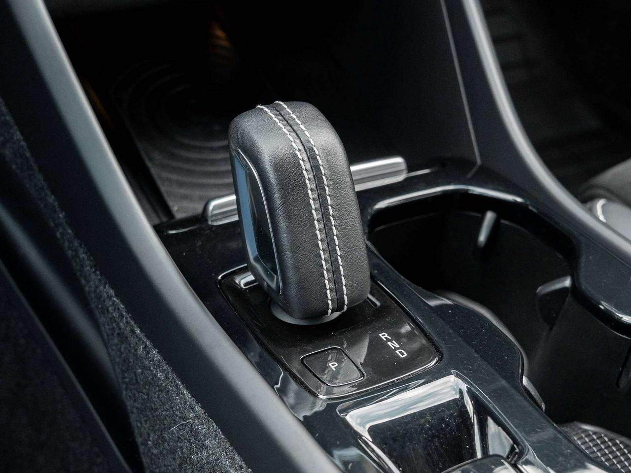 2019 Volvo XC40 R-DESIGN^New Brakes^Navi^Harman Kardon^PilotAssist Photo