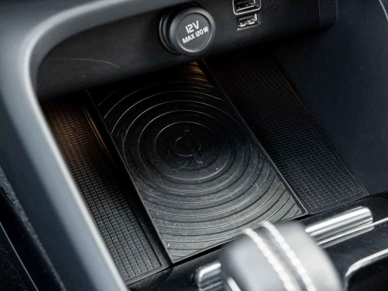 2019 Volvo XC40 R-DESIGN^New Brakes^Navi^Harman Kardon^PilotAssist Photo