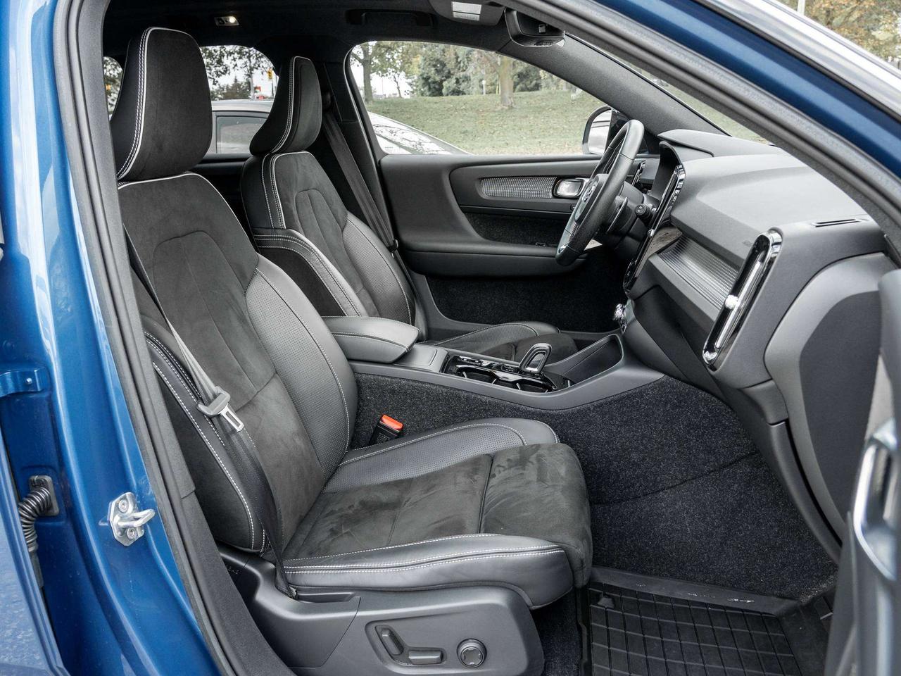 2019 Volvo XC40 R-DESIGN^New Brakes^Navi^Harman Kardon^PilotAssist Photo
