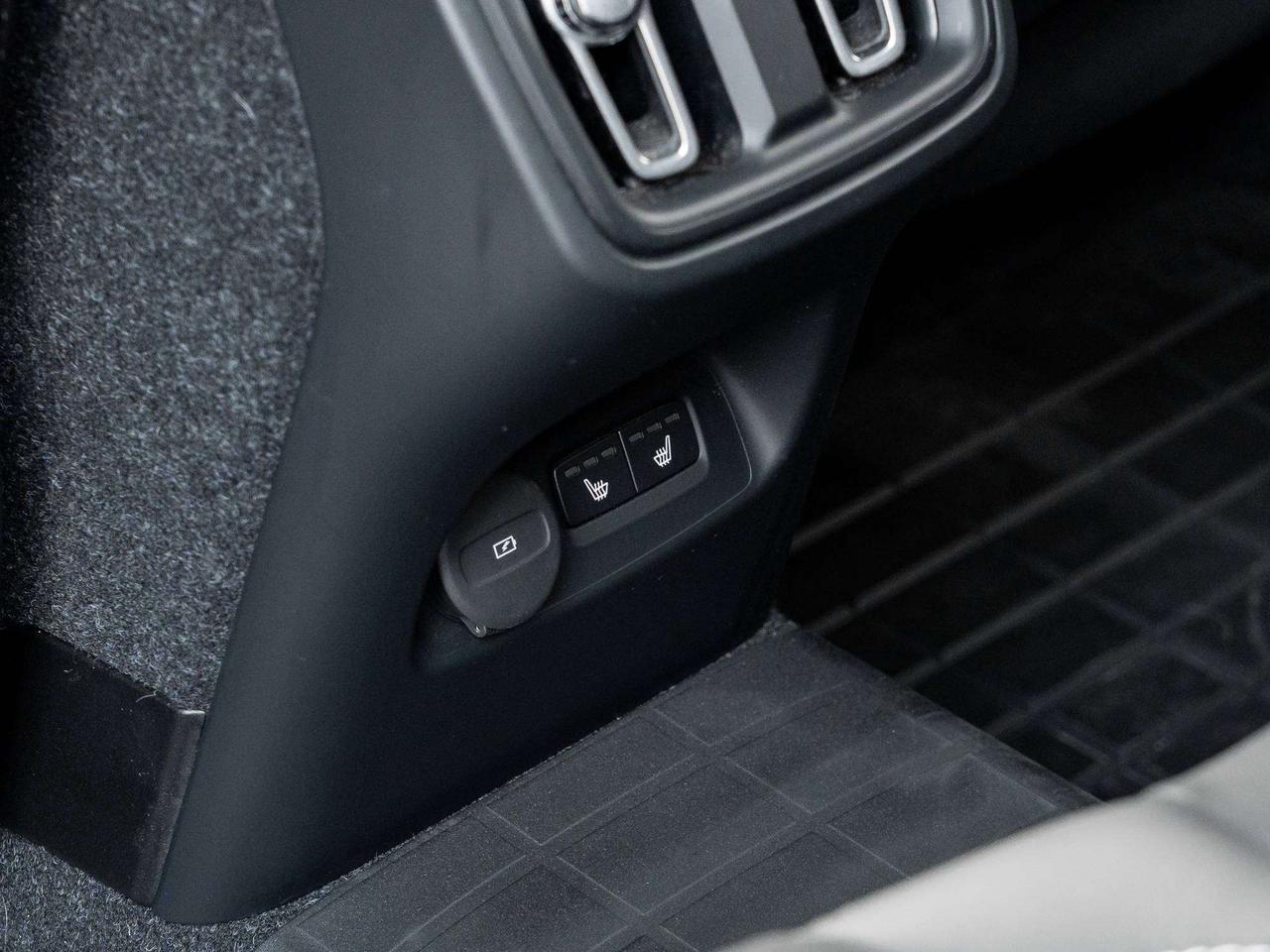 2019 Volvo XC40 R-DESIGN^New Brakes^Navi^Harman Kardon^PilotAssist Photo