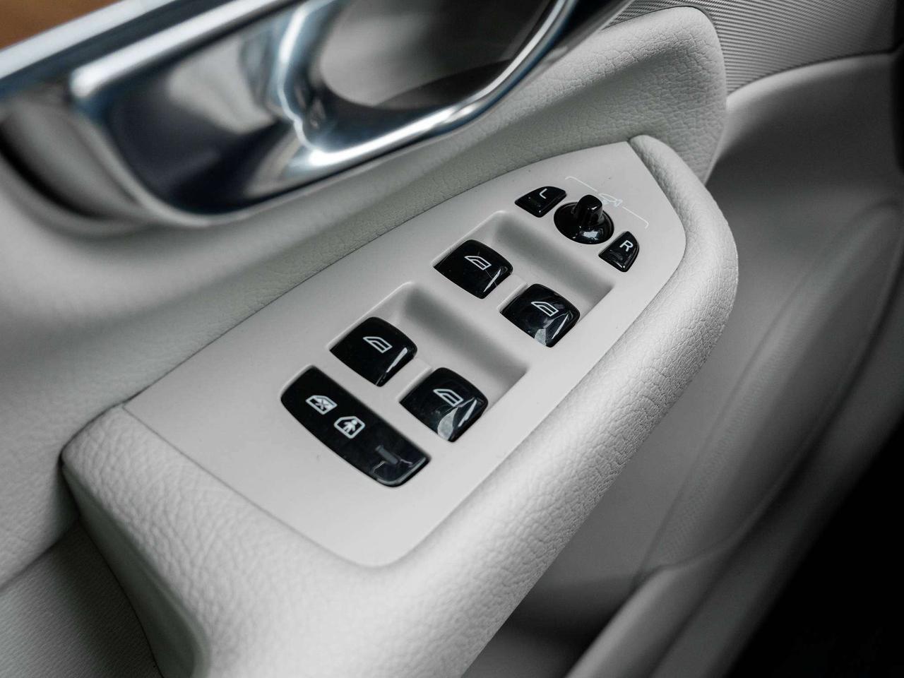 2022 Volvo XC90 Momentum^Harman Kardon^20"Wheels^CPO rate fr2.99%* Photo