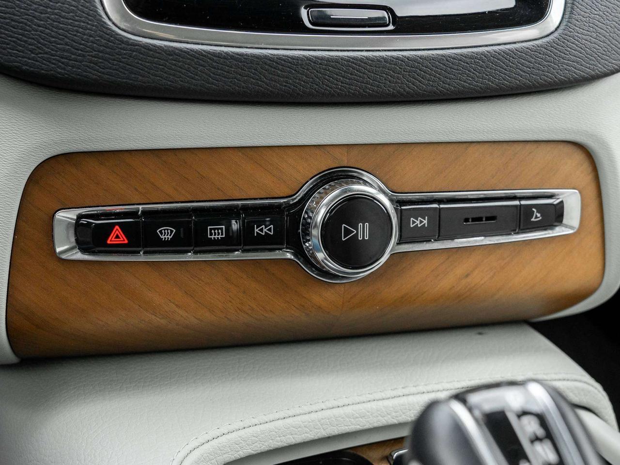 2022 Volvo XC90 Momentum^Harman Kardon^20"Wheels^CPO rate fr2.99%* Photo