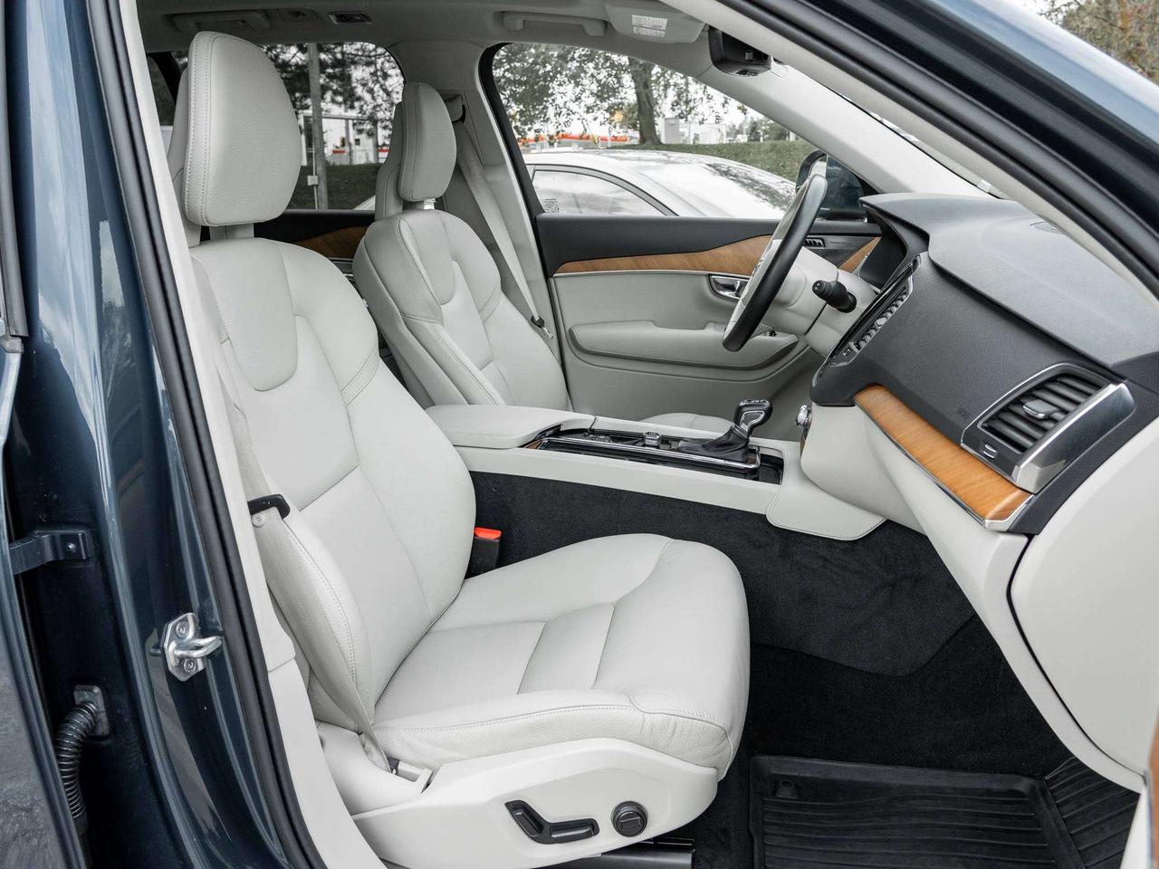 2022 Volvo XC90 Momentum^Harman Kardon^20"Wheels^CPO rate fr2.99%* Photo