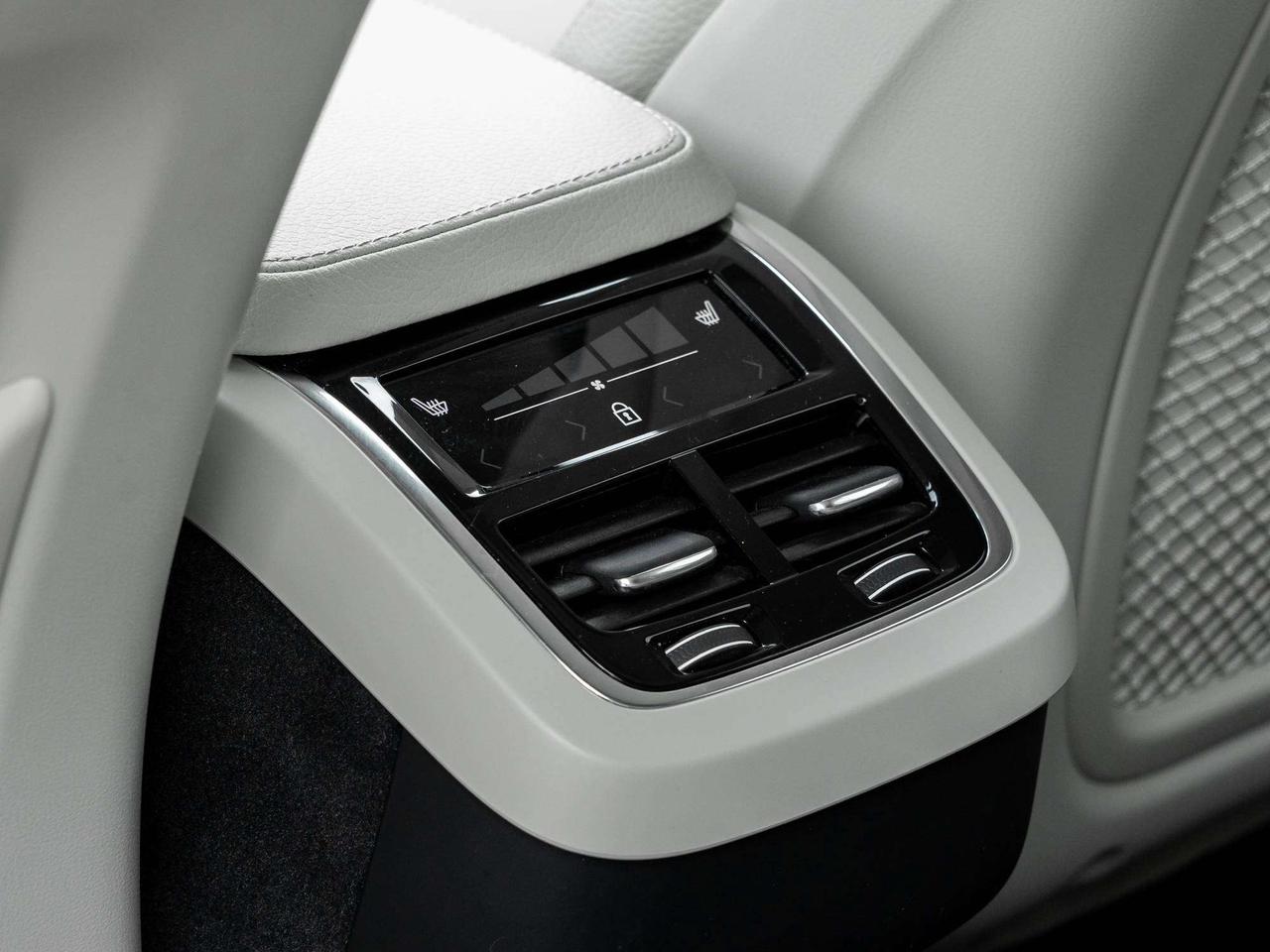 2022 Volvo XC90 Momentum^Harman Kardon^20"Wheels^CPO rate fr2.99%* Photo