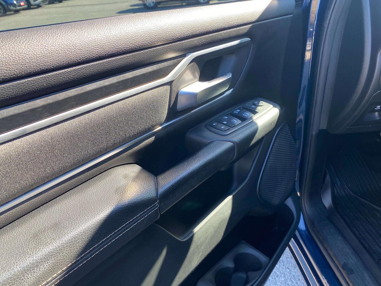 2019 RAM 1500 BIG HORN, 5.7L 4X4, HEATED CLOTH, REMOTE START! Photo