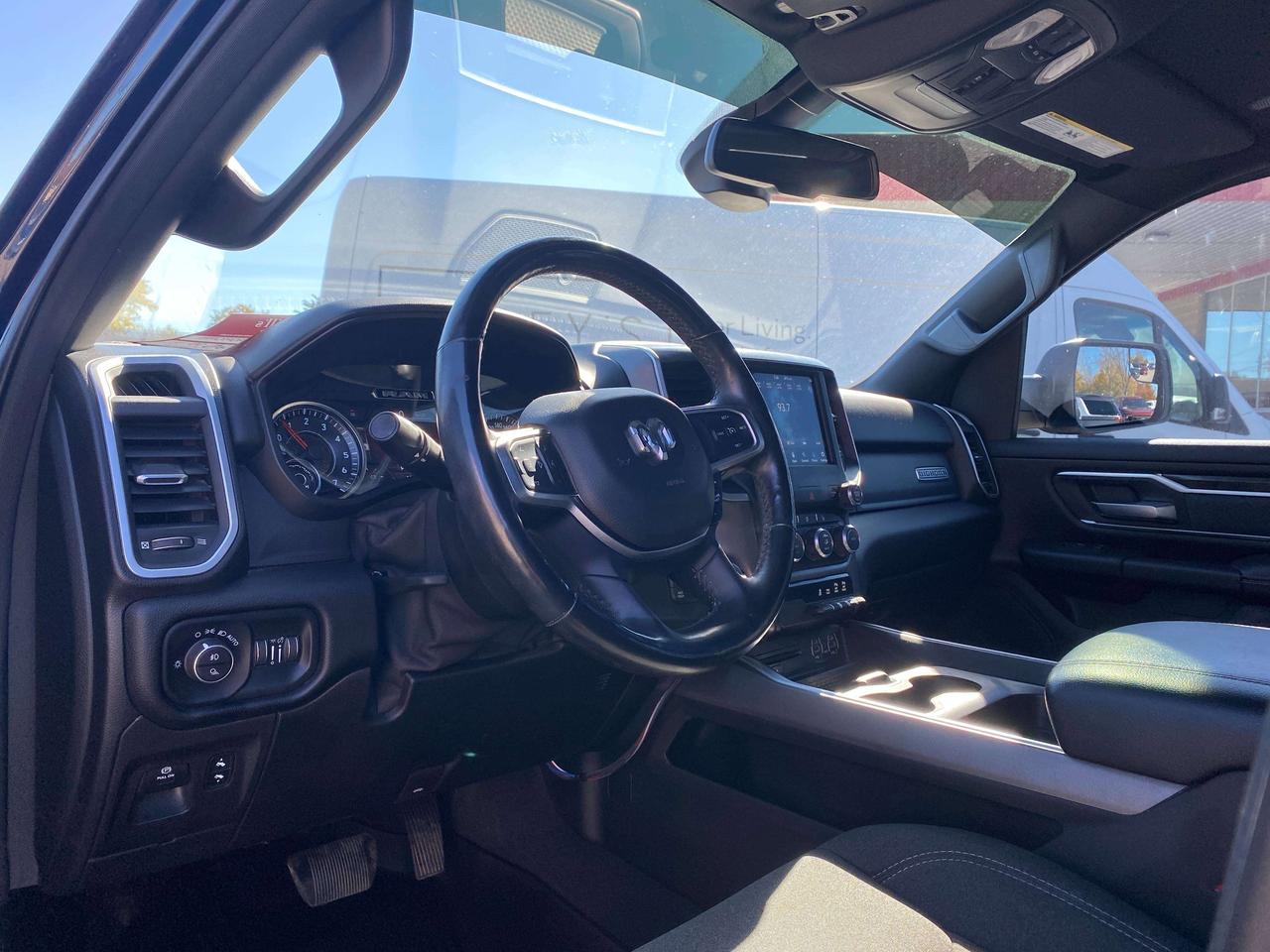 2019 RAM 1500 BIG HORN, 5.7L 4X4, HEATED CLOTH, REMOTE START! Photo