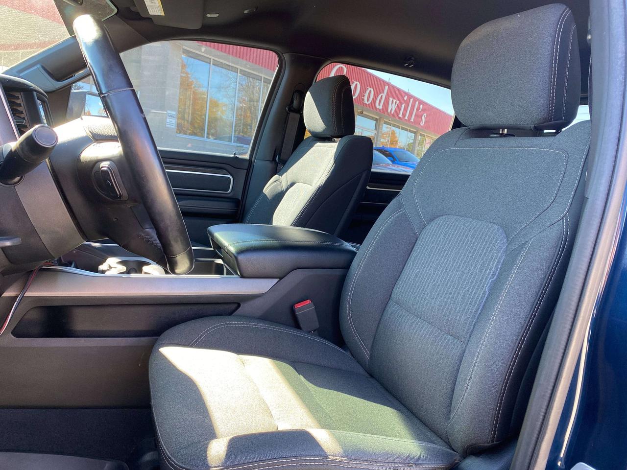 2019 RAM 1500 BIG HORN, 5.7L 4X4, HEATED CLOTH, REMOTE START! Photo