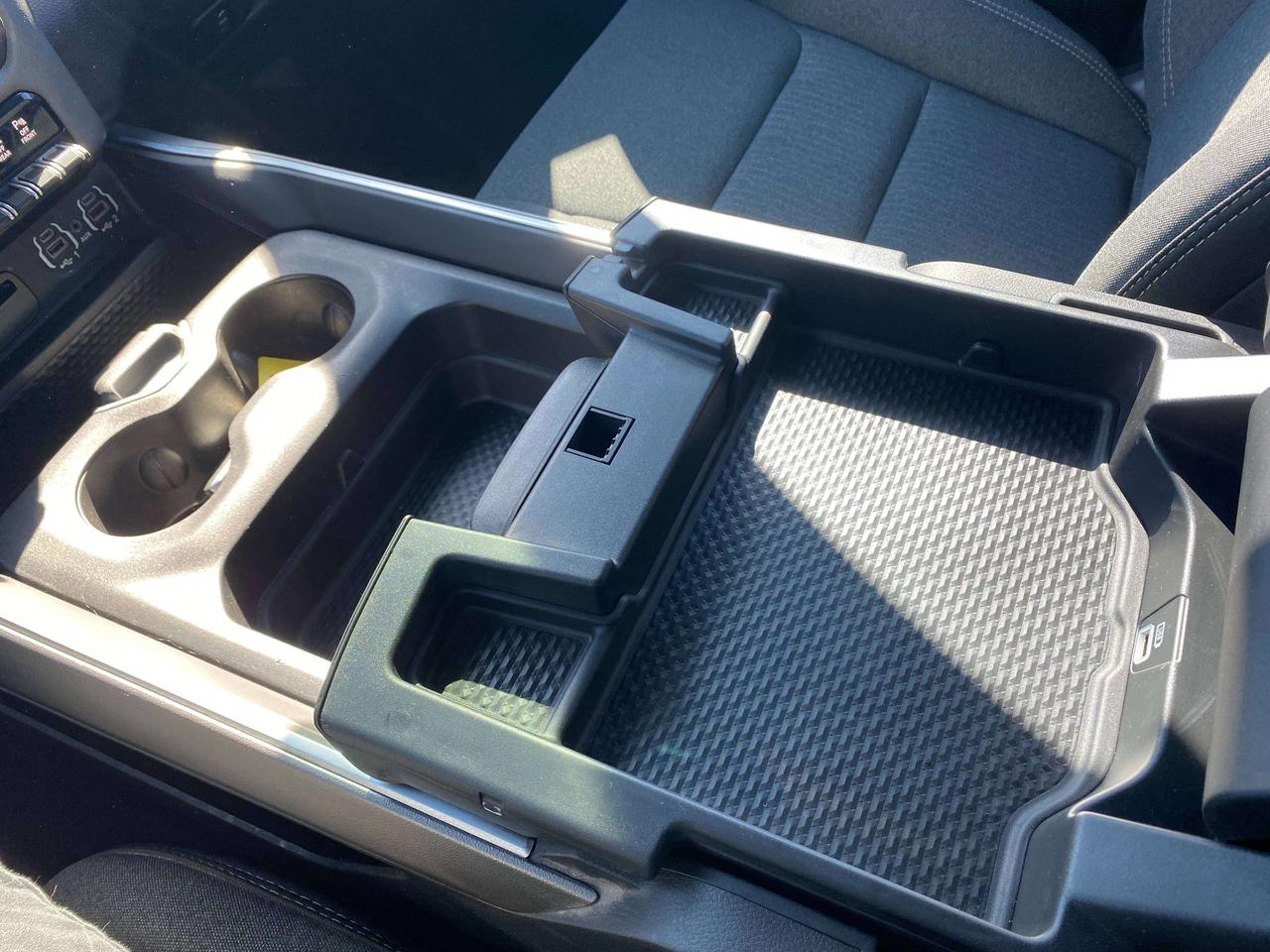 2019 RAM 1500 BIG HORN, 5.7L 4X4, HEATED CLOTH, REMOTE START! Photo