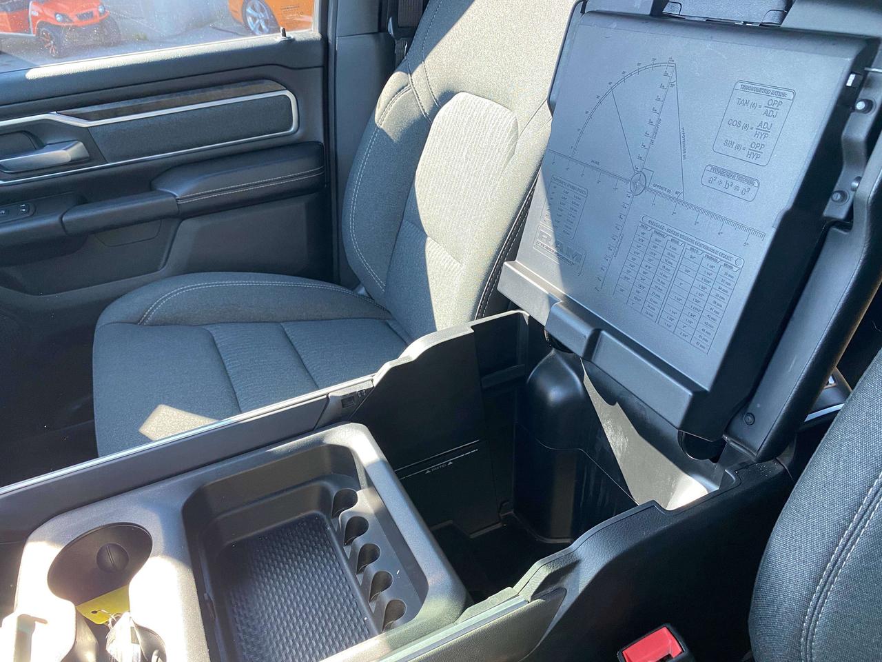 2019 RAM 1500 BIG HORN, 5.7L 4X4, HEATED CLOTH, REMOTE START! Photo