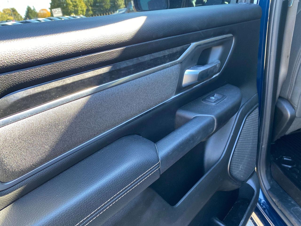 2019 RAM 1500 BIG HORN, 5.7L 4X4, HEATED CLOTH, REMOTE START! Photo