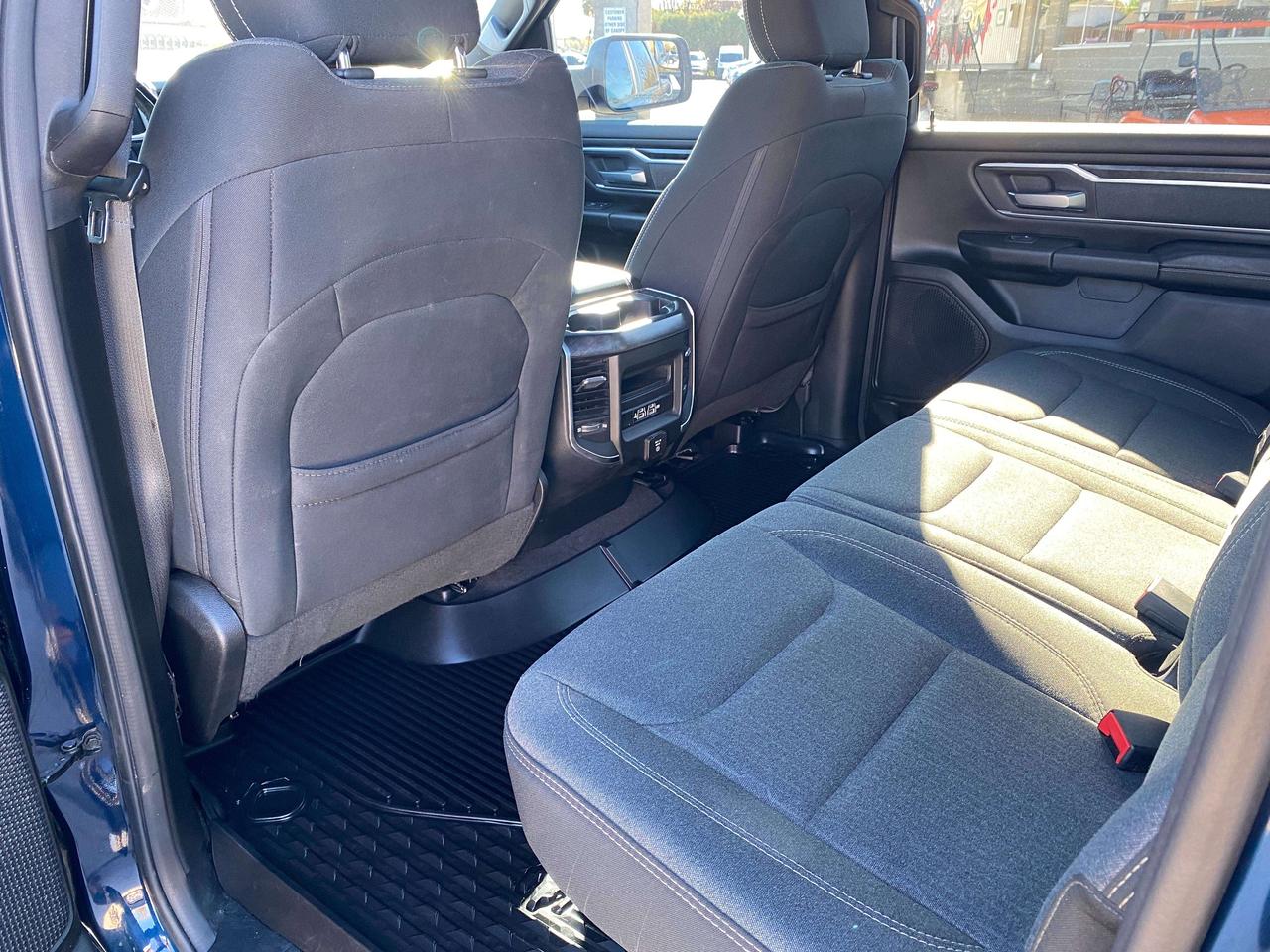 2019 RAM 1500 BIG HORN, 5.7L 4X4, HEATED CLOTH, REMOTE START! Photo