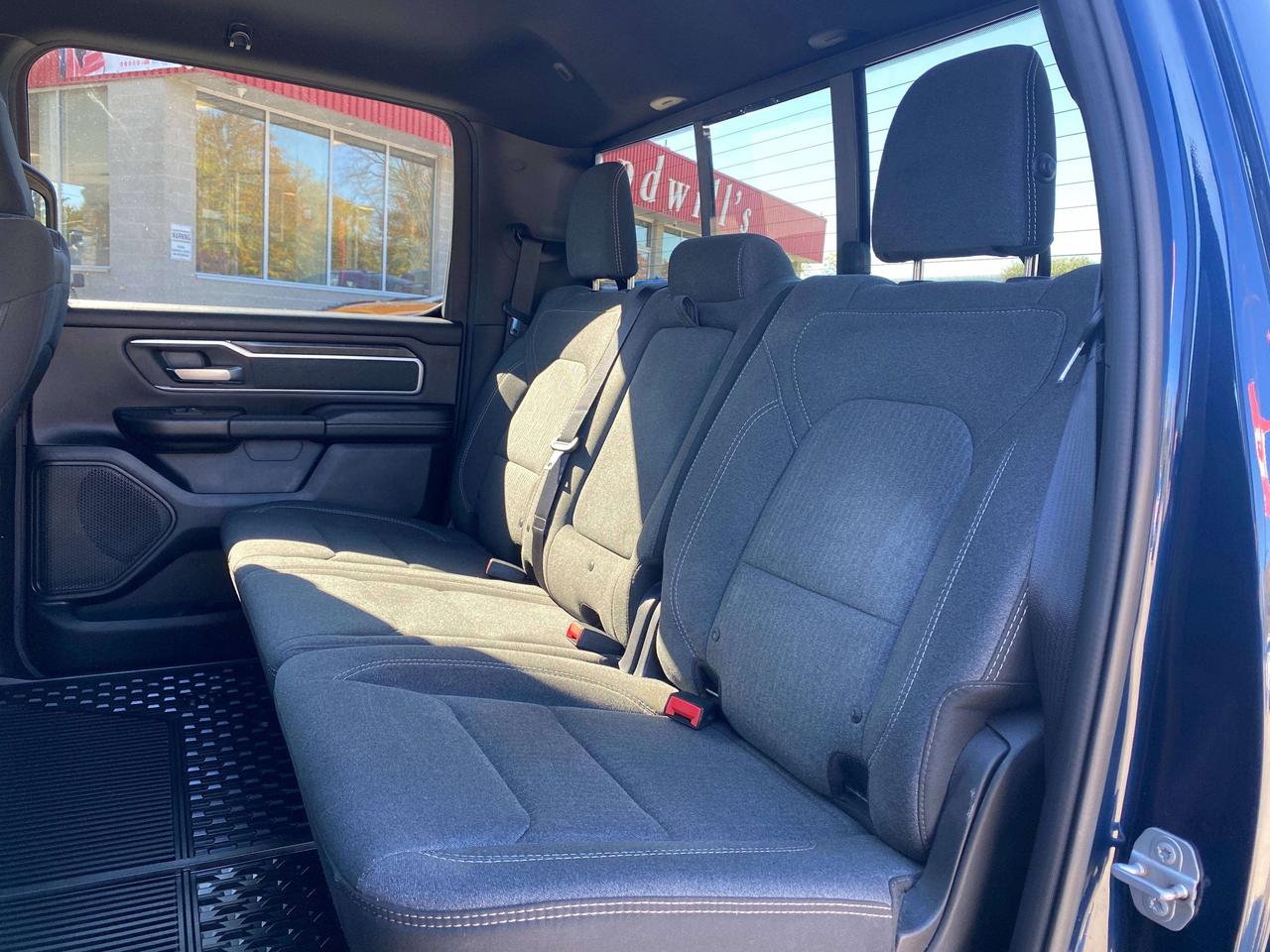 2019 RAM 1500 BIG HORN, 5.7L 4X4, HEATED CLOTH, REMOTE START! Photo
