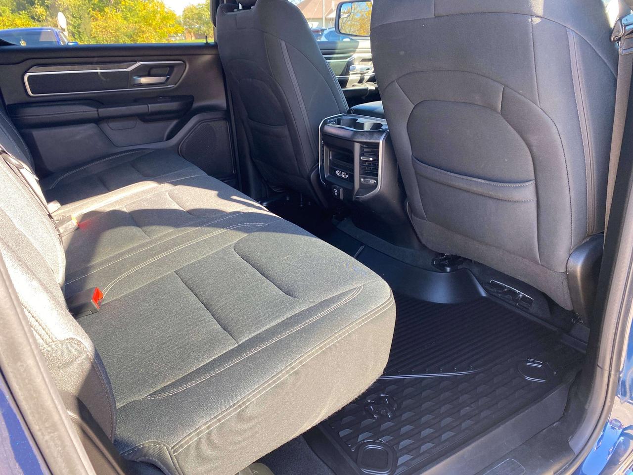 2019 RAM 1500 BIG HORN, 5.7L 4X4, HEATED CLOTH, REMOTE START! Photo