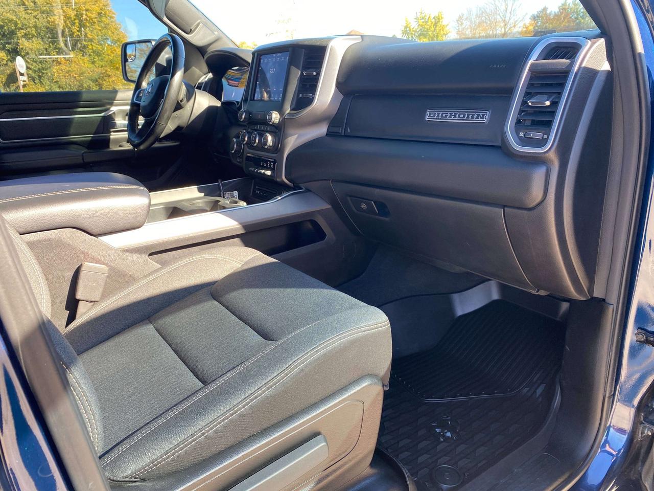 2019 RAM 1500 BIG HORN, 5.7L 4X4, HEATED CLOTH, REMOTE START! Photo