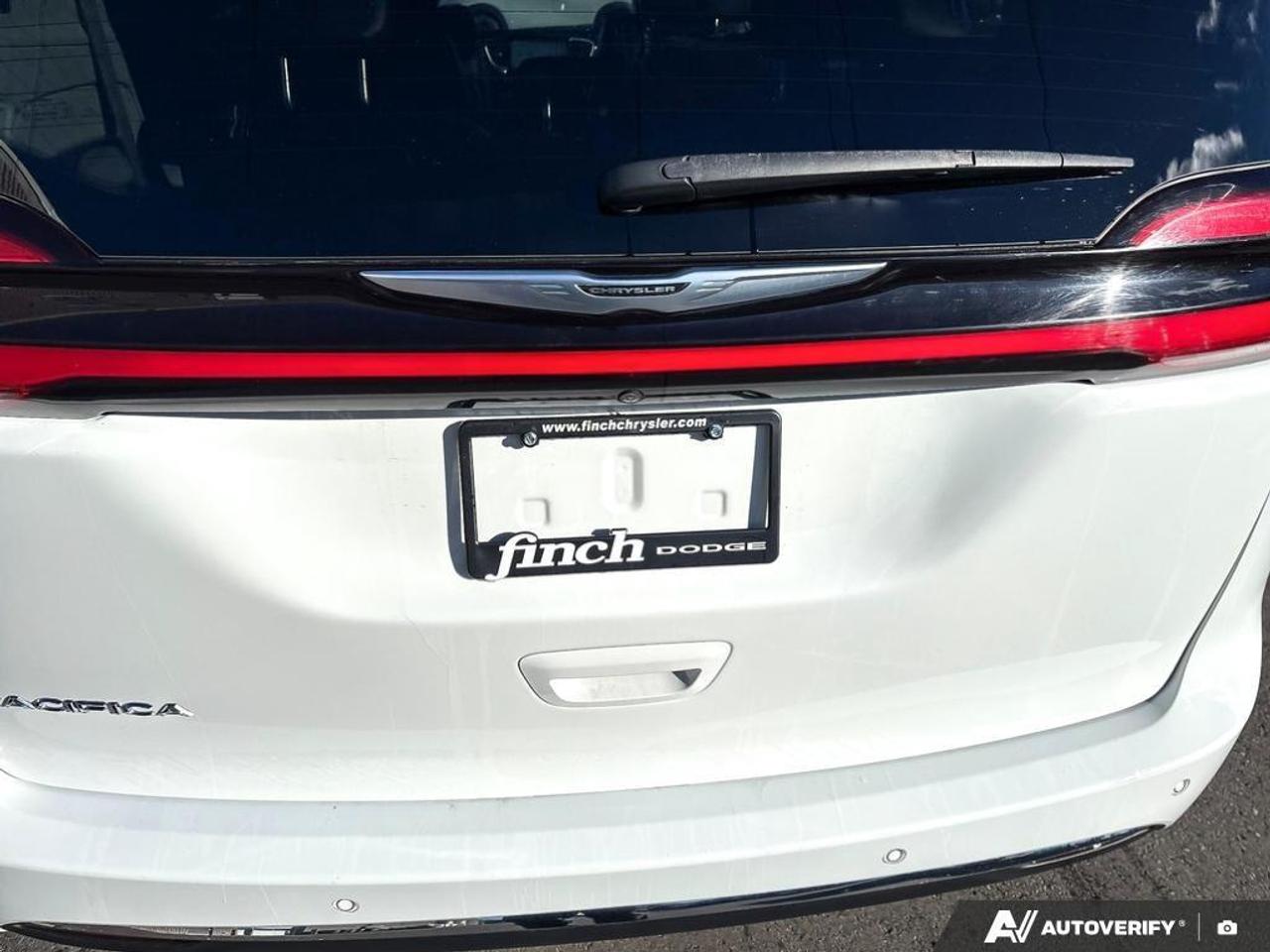 2023 Chrysler Pacifica Touring-L Front-Wheel Drive Passenger Van Photo
