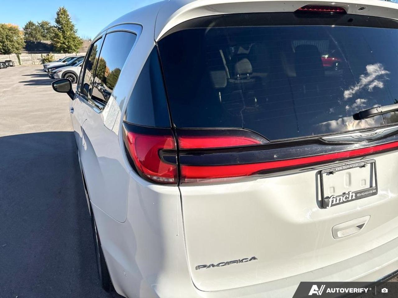 2023 Chrysler Pacifica Touring-L Front-Wheel Drive Passenger Van Photo