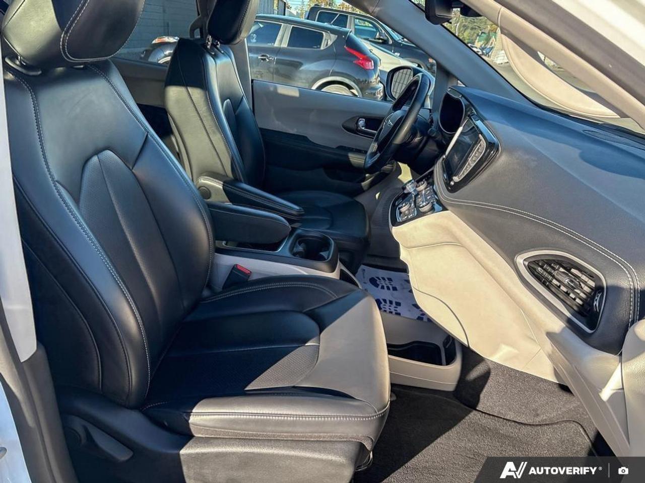 2023 Chrysler Pacifica Touring-L Front-Wheel Drive Passenger Van Photo