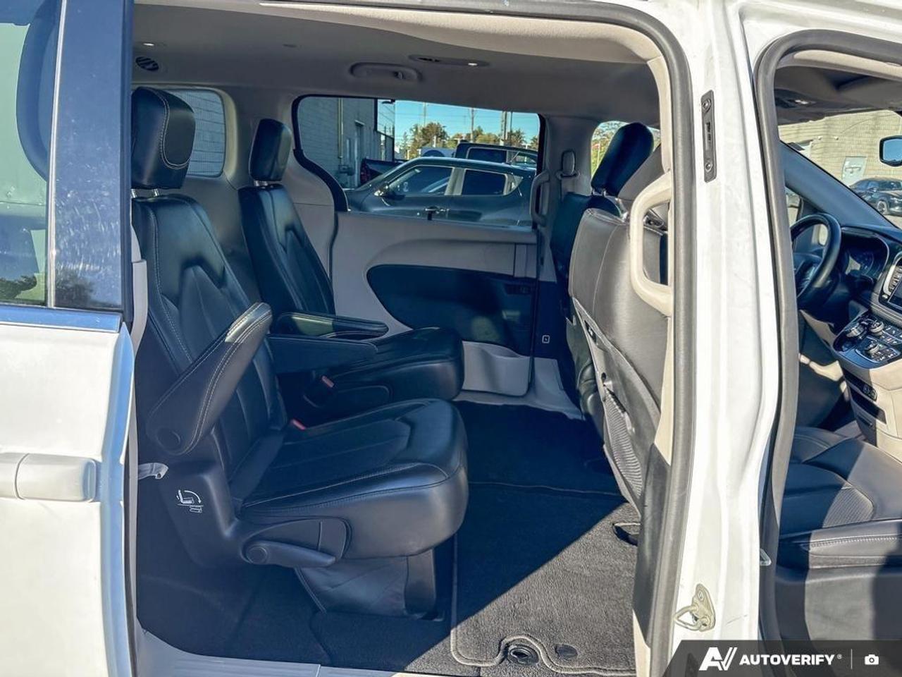 2023 Chrysler Pacifica Touring-L Front-Wheel Drive Passenger Van Photo