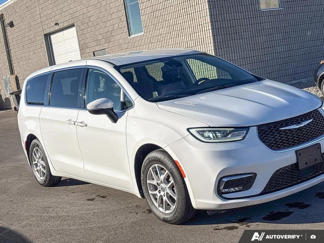 2023 Chrysler Pacifica Touring-L Front-Wheel Drive Passenger Van Photo