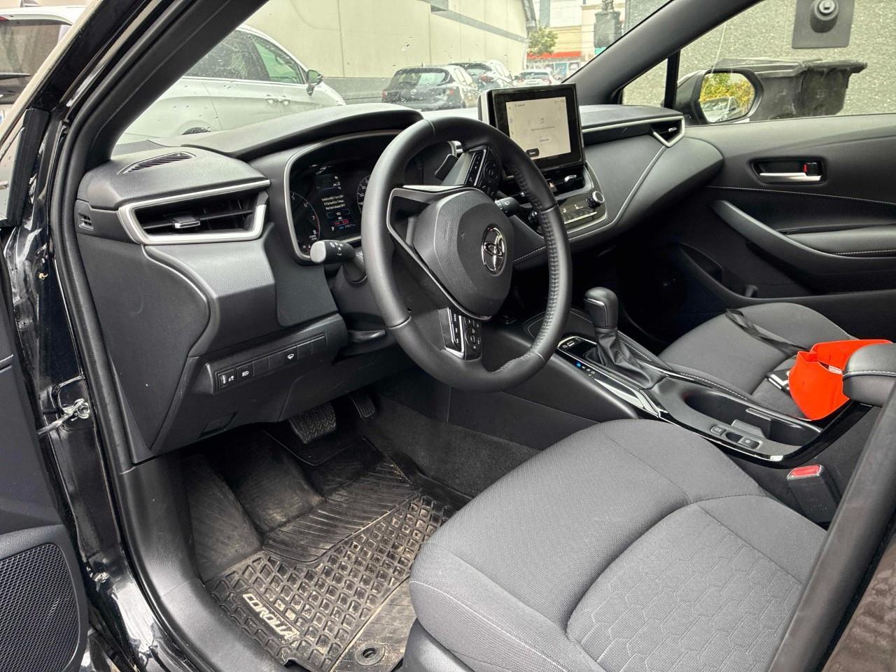 2026 Toyota Corolla Hatchback Base 5dr Photo