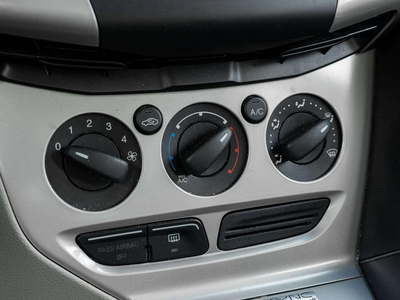 2014 Ford Focus SE   TRADE   AS IS Photo