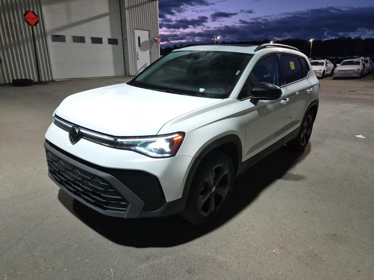 2025 Volkswagen Taos Comfortline Black Edition 4dr All-Wheel Drive 4MOTION Photo0