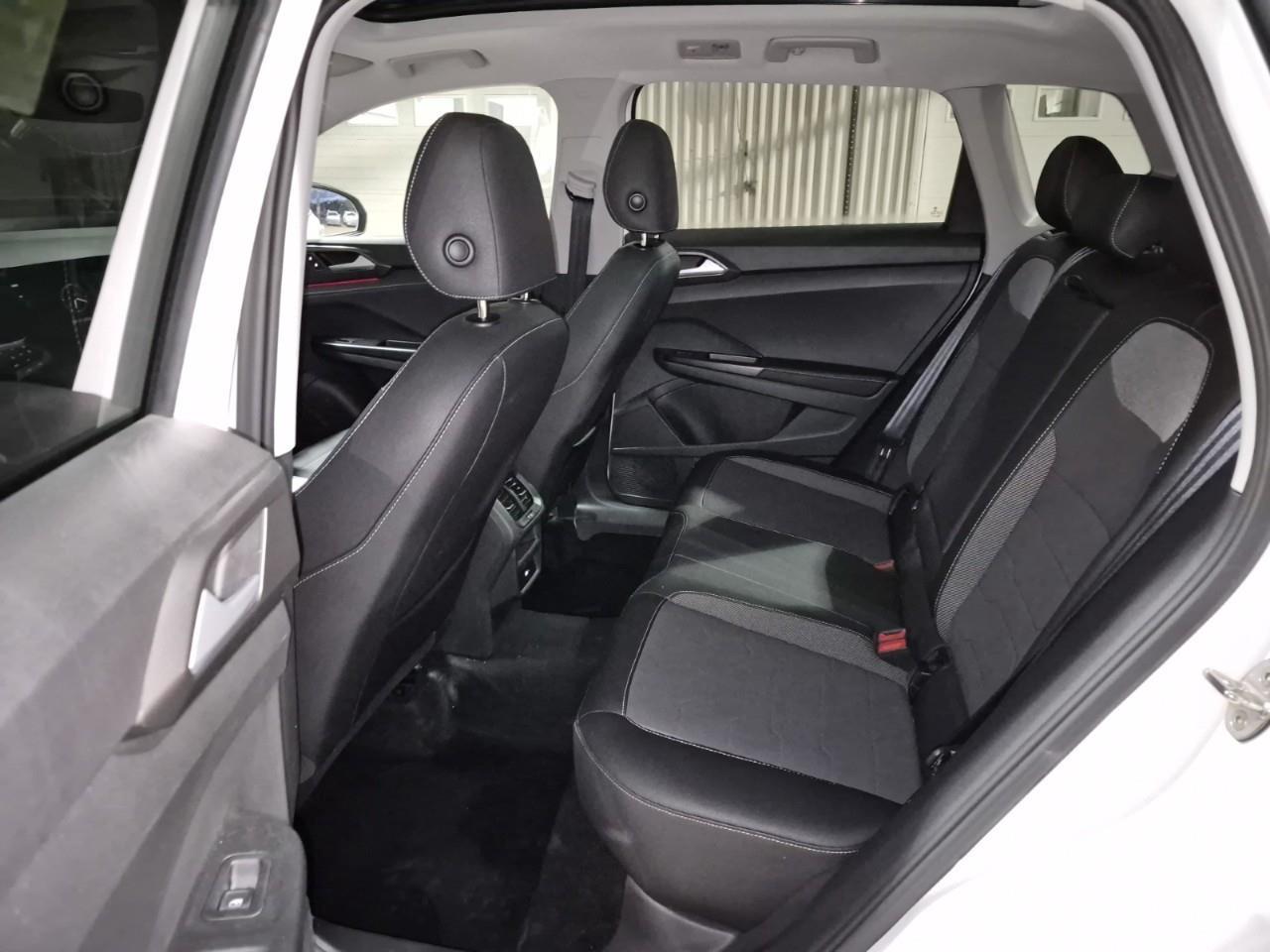2025 Volkswagen Taos Comfortline Black Edition 4dr All-Wheel Drive 4MOTION Photo