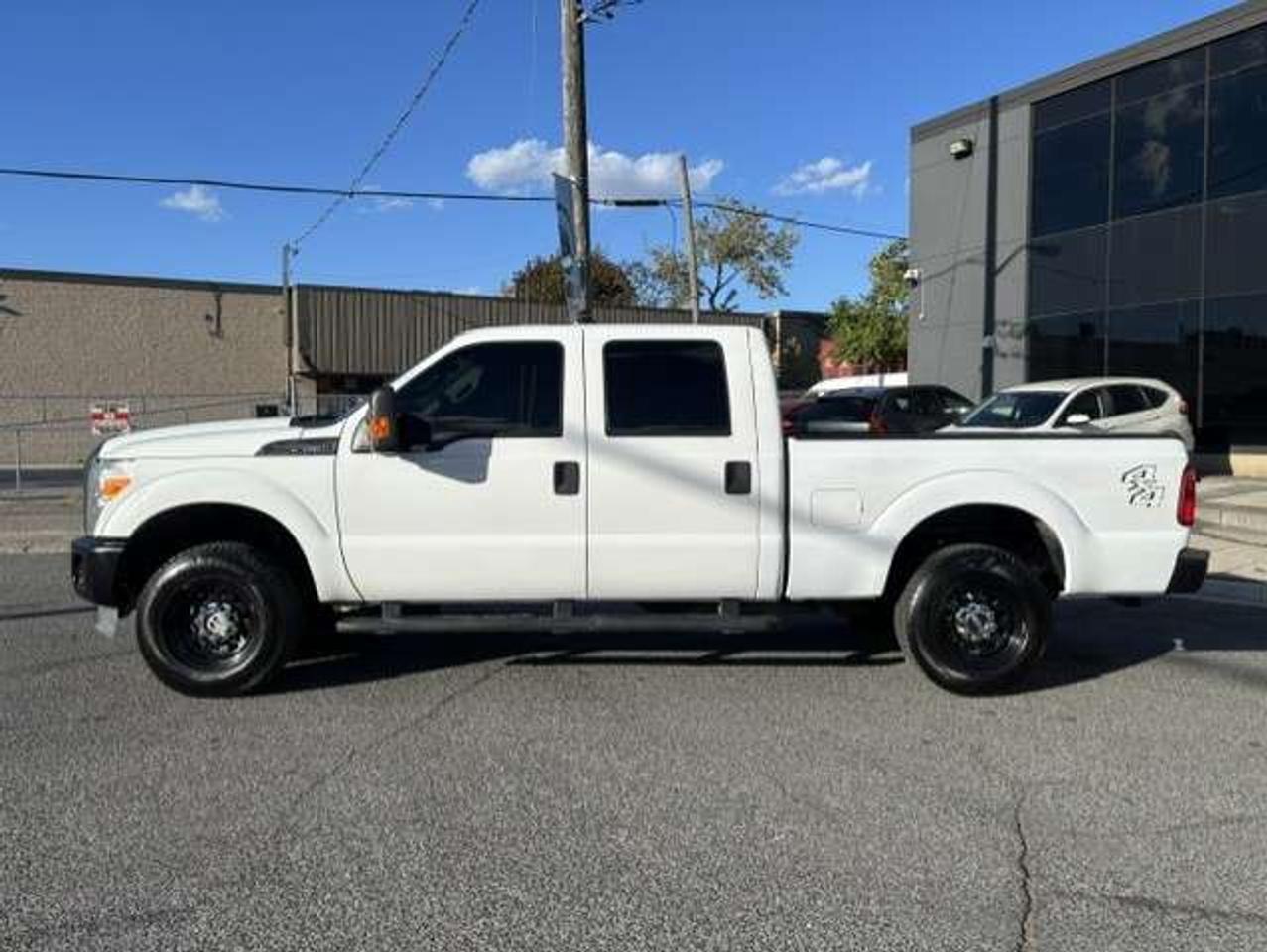 2012 Ford F-250 4WD **CREW CAB SHORT BOX-ONLY 122,000KM-1 OWNER** Photo5