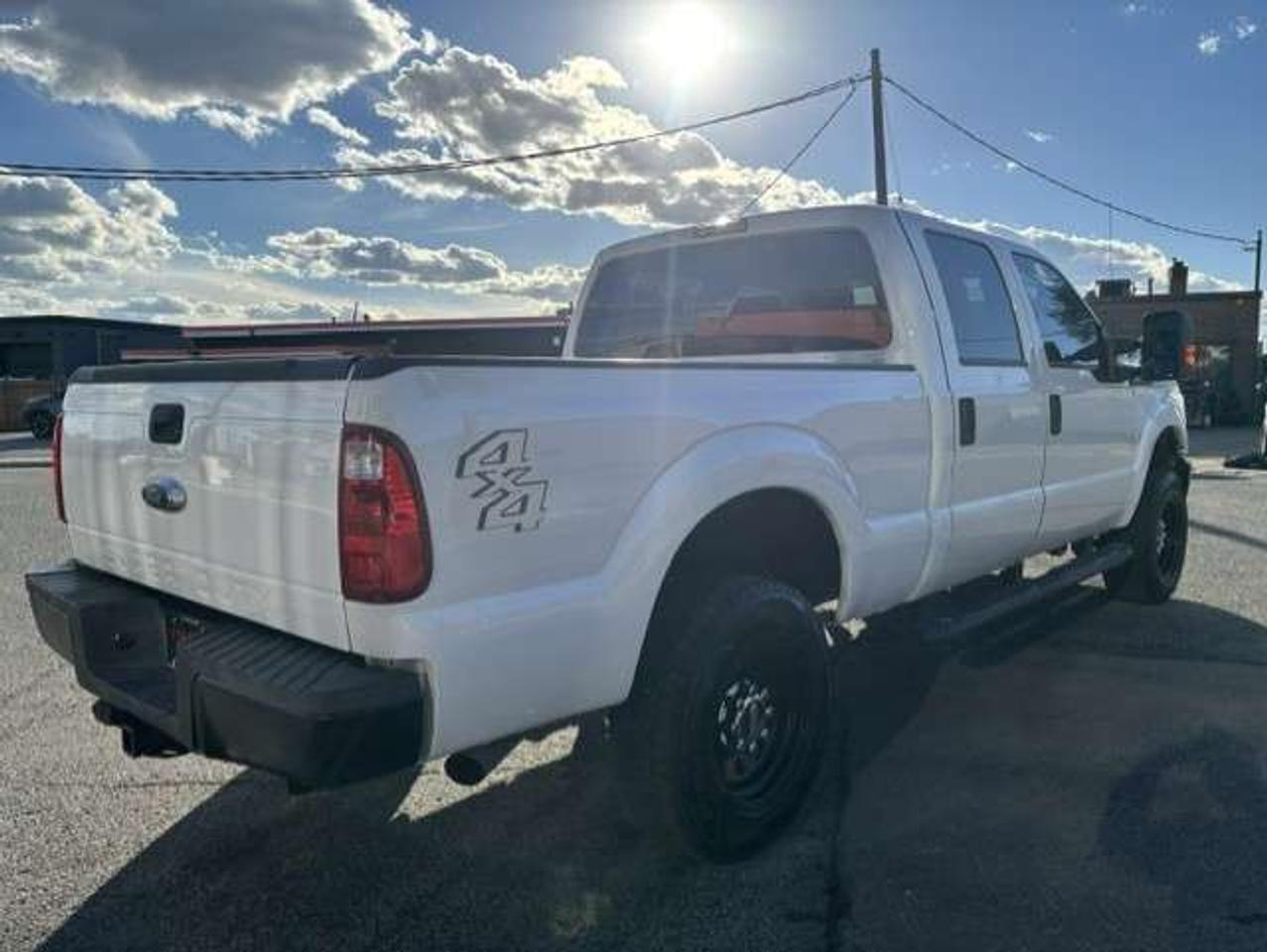 2012 Ford F-250 4WD **CREW CAB SHORT BOX-ONLY 122,000KM-1 OWNER** Photo