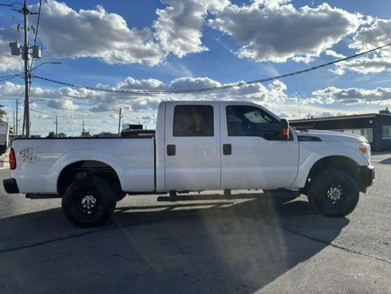 2012 Ford F-250 4WD **CREW CAB SHORT BOX-ONLY 122,000KM-1 OWNER** Photo
