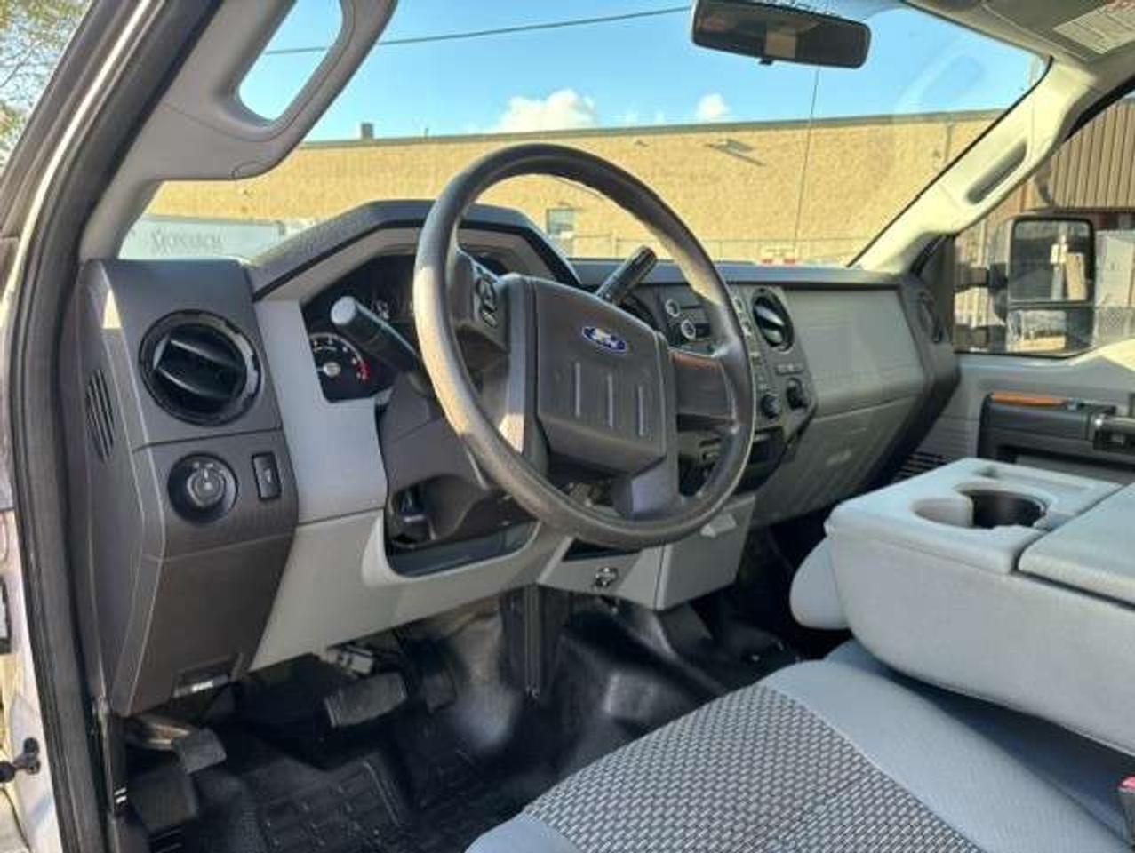 2012 Ford F-250 4WD **CREW CAB SHORT BOX-ONLY 122,000KM-1 OWNER** Photo