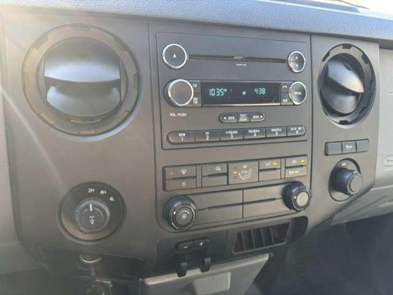 2012 Ford F-250 4WD **CREW CAB SHORT BOX-ONLY 122,000KM-1 OWNER** Photo