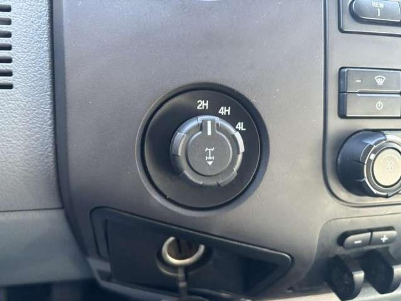 2012 Ford F-250 4WD **CREW CAB SHORT BOX-ONLY 122,000KM-1 OWNER** Photo
