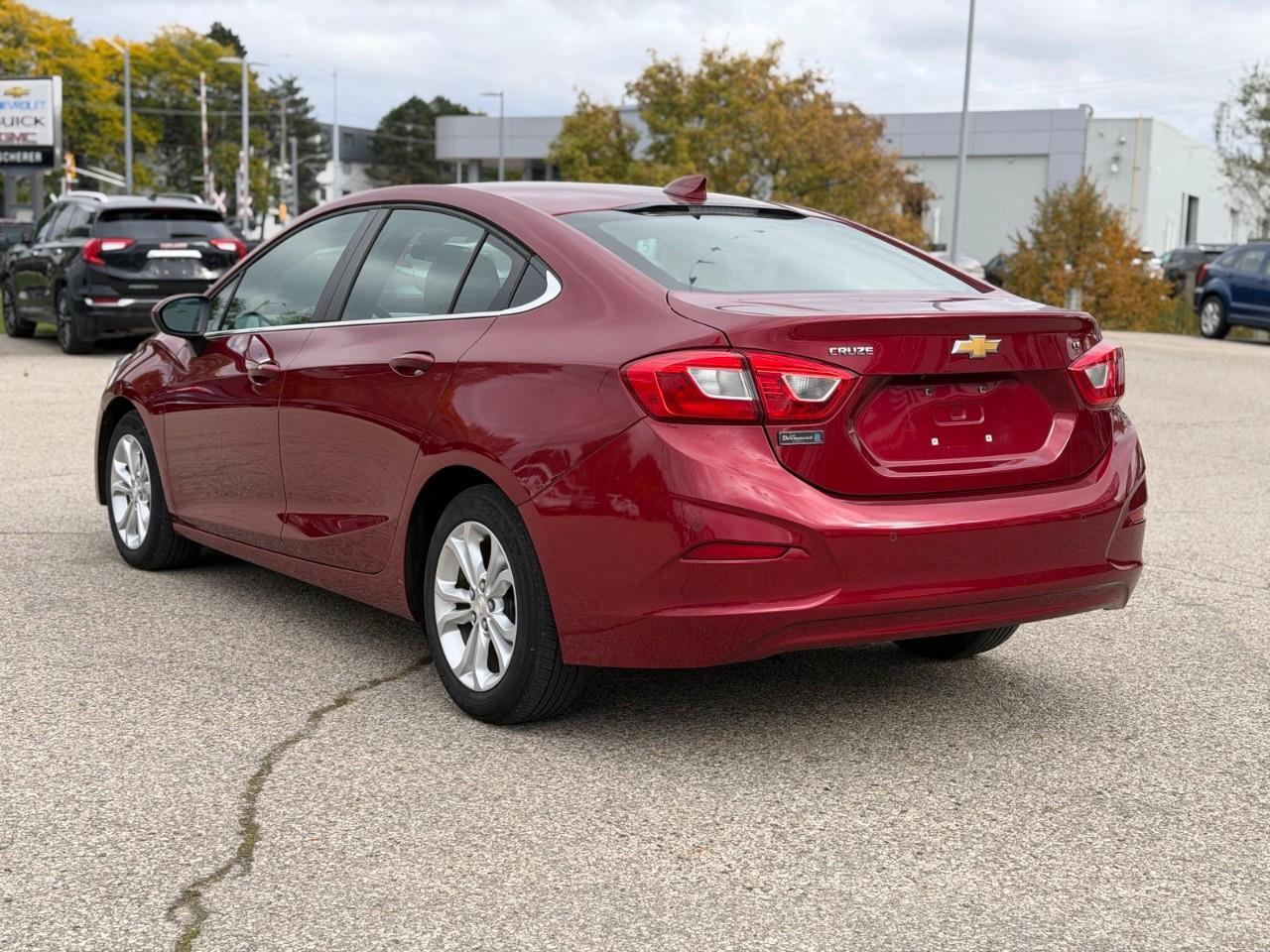 2019 Chevrolet Cruze LT 4dr Sedan Photo4